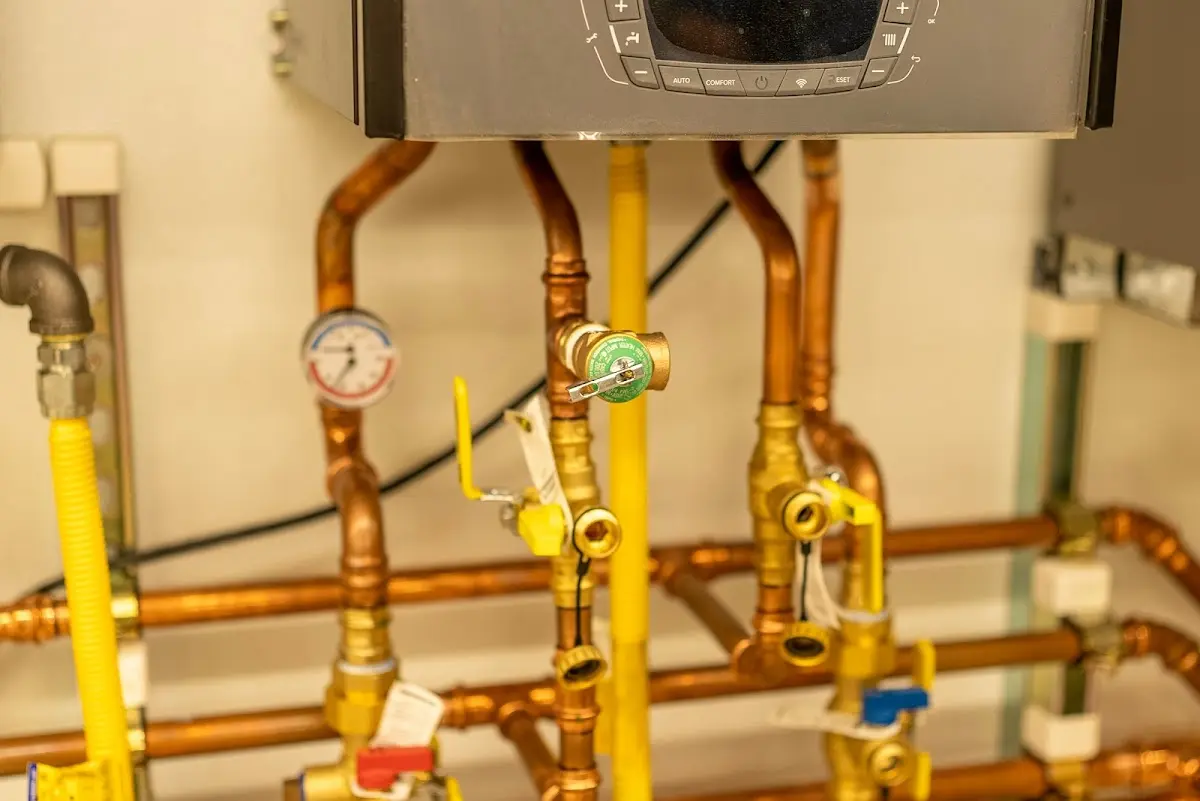 Licensed technician providing Pipe Repair for a homeowner in Corona de Tucson